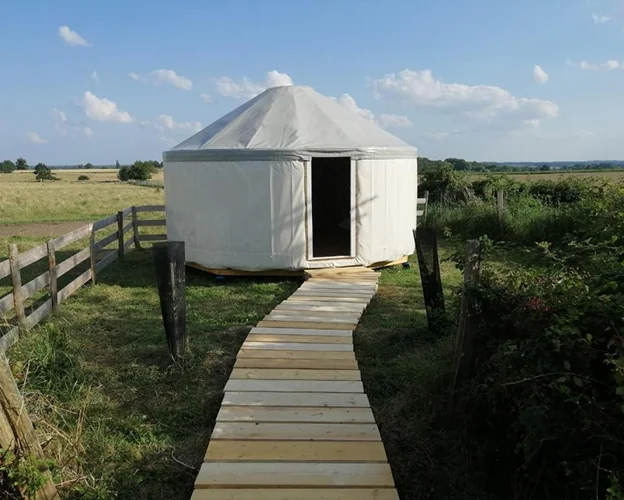 Dormez dans une Yourte au milieu de la nature à la ferme d'Azay le Ferron (36)